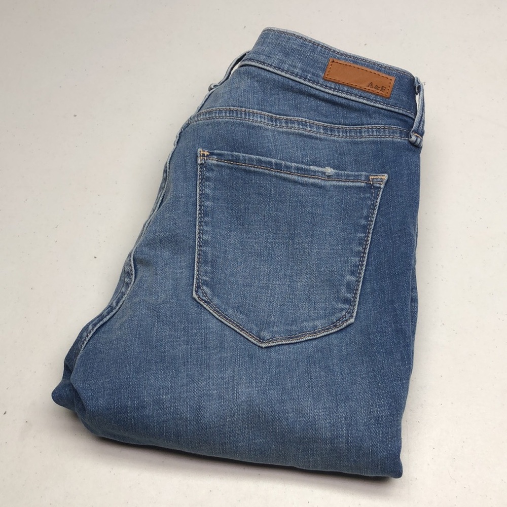 A&F MID-RISE SUPER SKINNY ANKLE JEANS 4/27x24 ⭐️